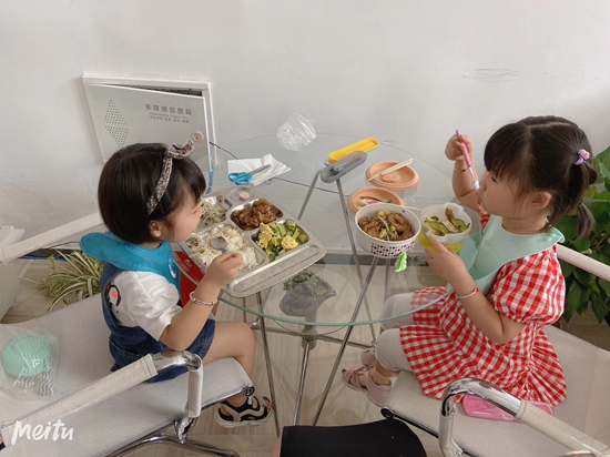 �������ǲ������Ĵ����ſ�չ���ذ�ְ����Ů�������ر��˶�