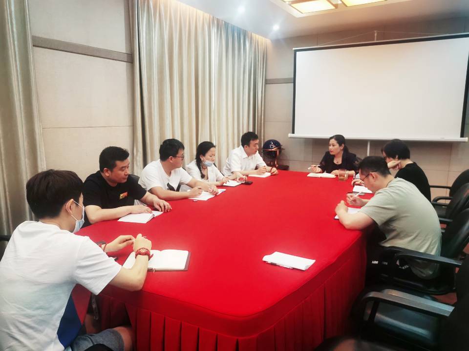   人生就是博官网幼贷召开6月份月度例会暨年中经营分析会议