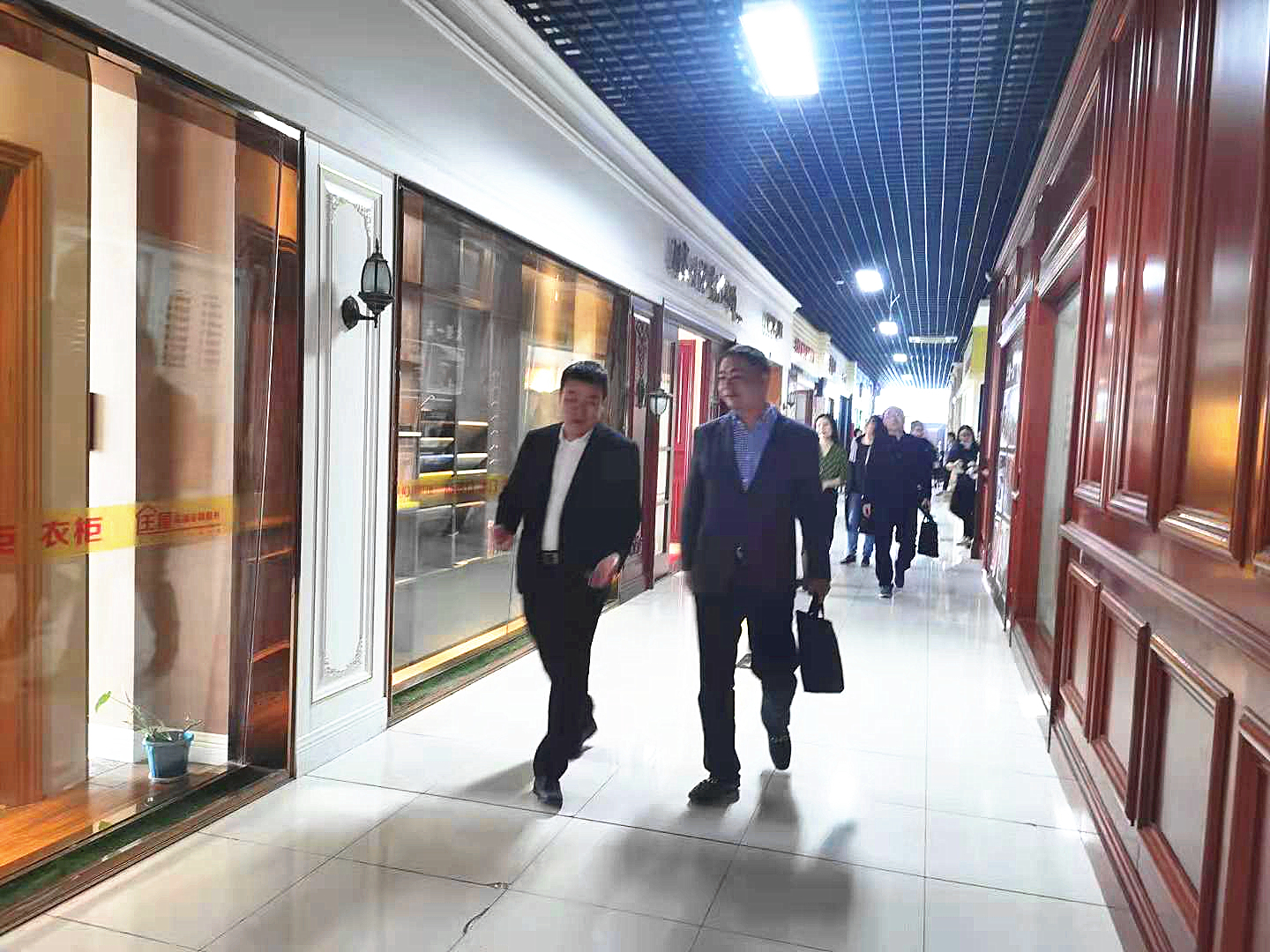 1人生就是博官网市场走访.jpg 1人生就是博官网市场走访.jpg